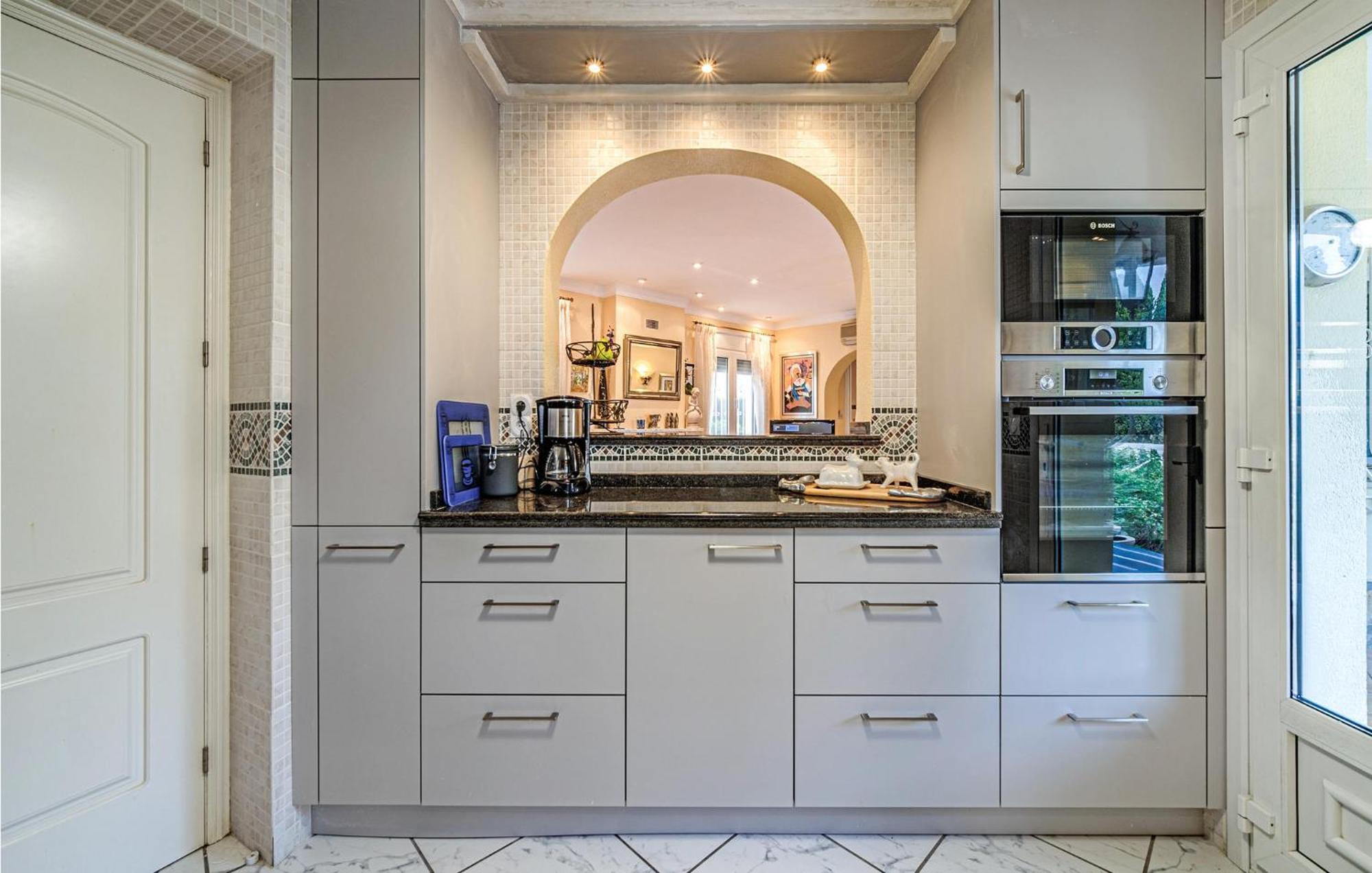 Beautiful Home In Oliva With Kitchen Bagian luar foto